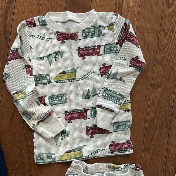 Carters Christmas pajamas, size 2T - Picture 4 of 6